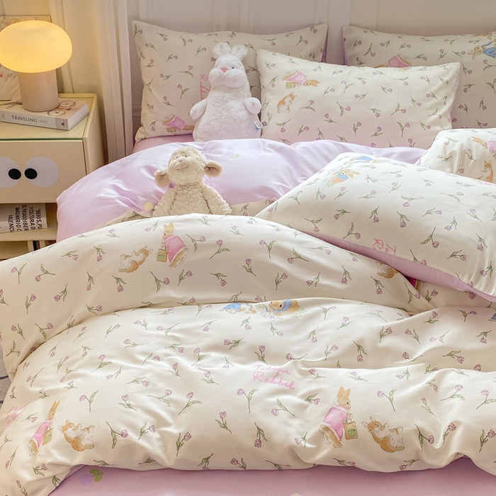 91家纺网 家纺一手货源 找家纺 红日子纺织品 2025新款12868全棉印花系列四件套 花语萌兔