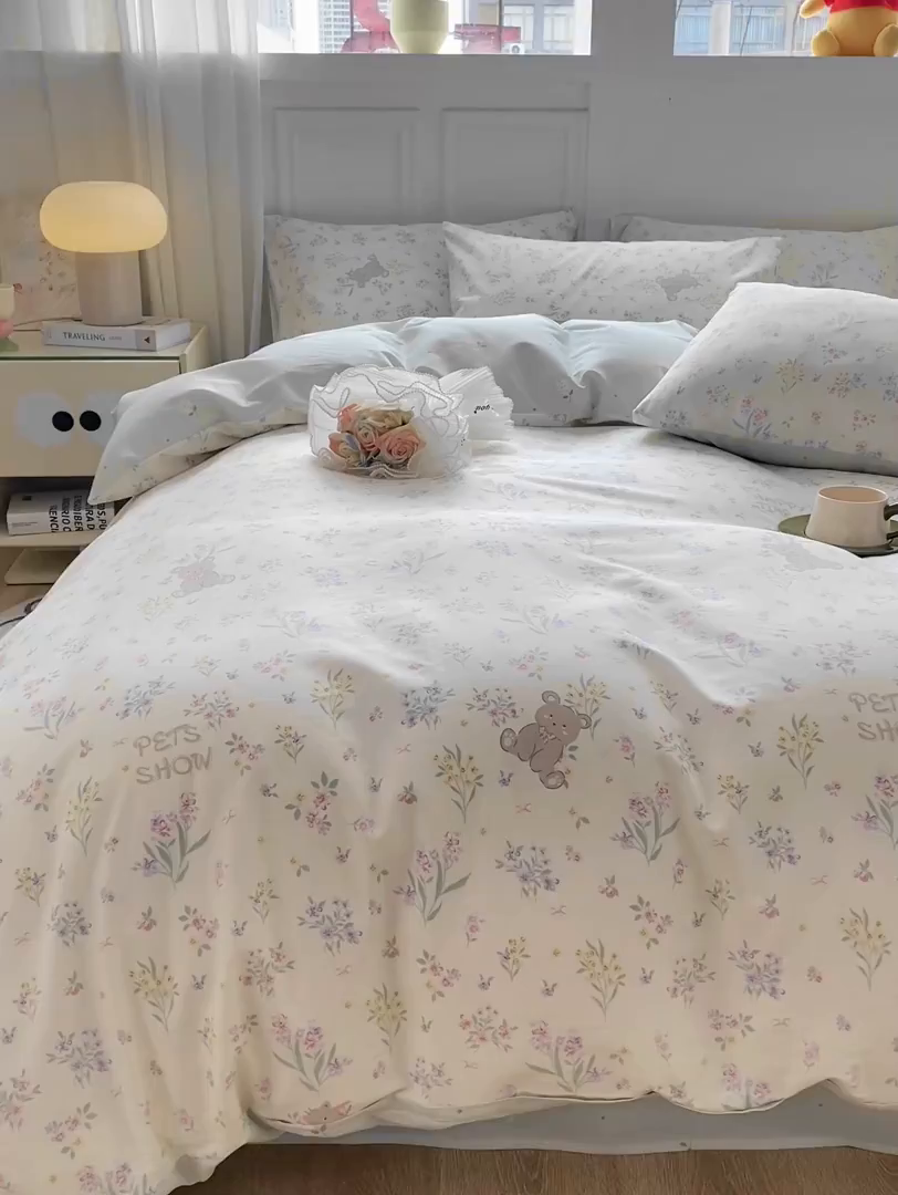 91家纺网 家纺一手货源 找家纺 红日子纺织品 2025新款12868全棉印花系列四件套 花园宝贝