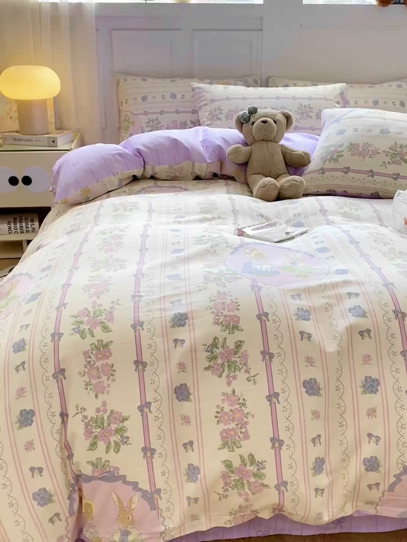 91家纺网 家纺一手货源 找家纺 红日子纺织品 2025新款12868全棉印花系列四件套 罗拉萌兔