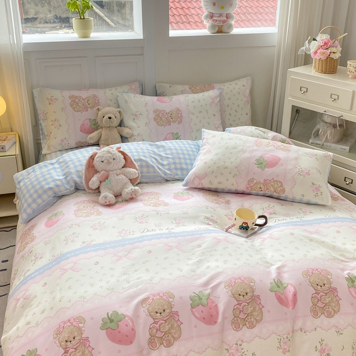 91家纺网 家纺一手货源 找家纺 红日子纺织品 2025新款12868全棉印花系列四件套 妮娜熊