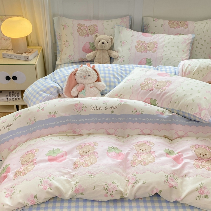 91家纺网 家纺一手货源 找家纺 红日子纺织品 2025新款12868全棉印花系列四件套 妮娜熊