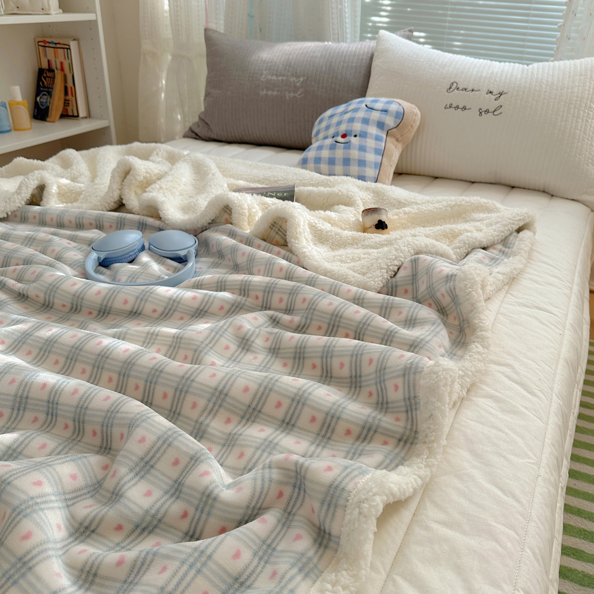 91家纺网 家纺一手货源 找家纺 萝莉家纺 2025新款小清新多功能牛奶绒羊羔绒毛毯毯子午睡毯 爱心格子粉