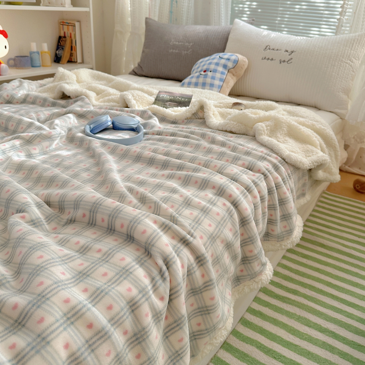 91家纺网 家纺一手货源 找家纺 萝莉家纺 2025新款小清新多功能牛奶绒羊羔绒毛毯毯子午睡毯 爱心格子粉