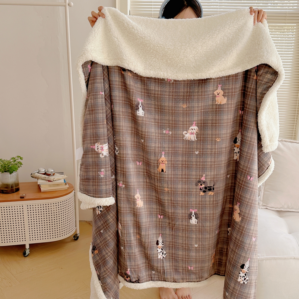 萝莉家纺 2025新款小清新多功能牛奶绒羊羔绒毛毯毯子午睡毯 波点狗狗