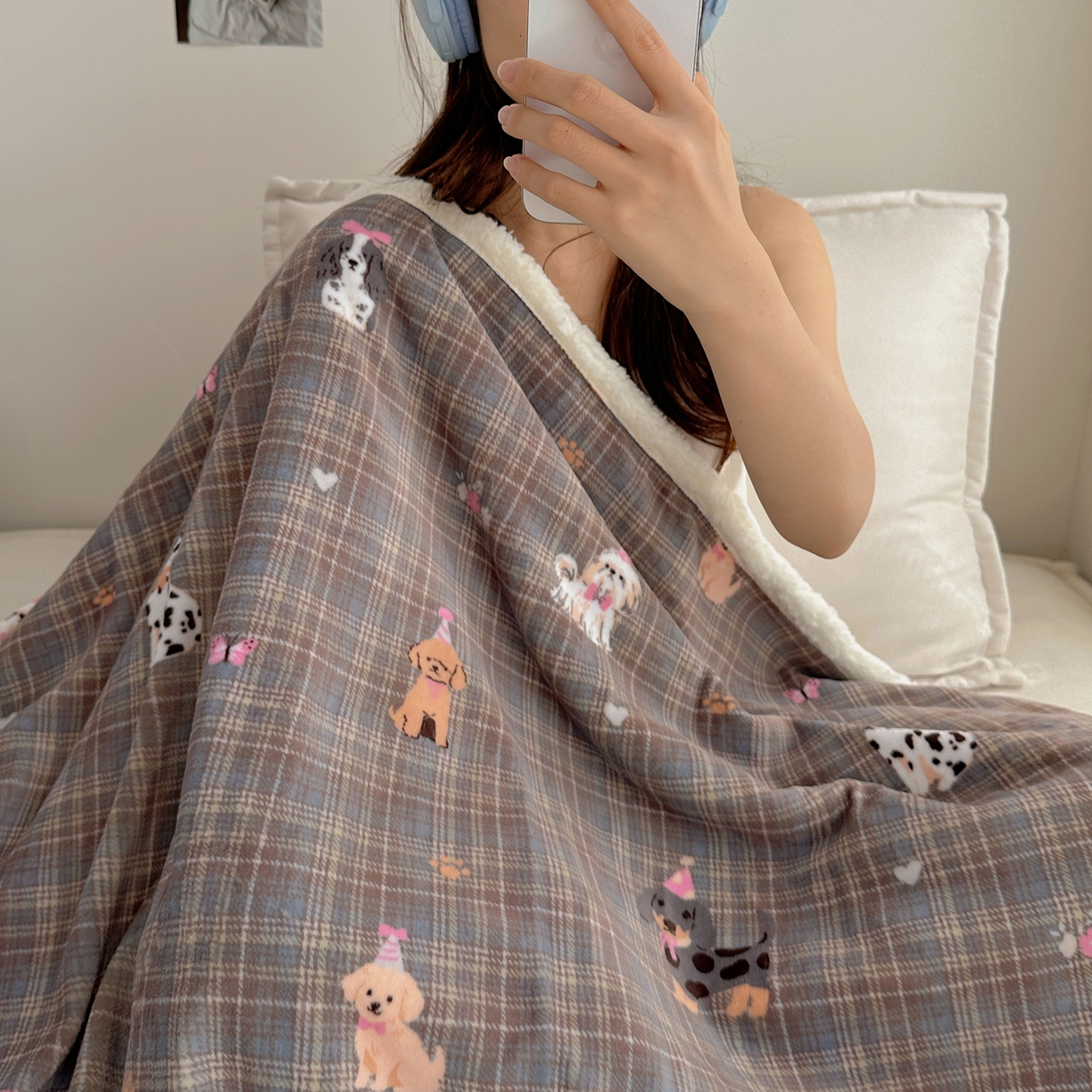 91家纺网 家纺一手货源 找家纺 萝莉家纺 2025新款小清新多功能牛奶绒羊羔绒毛毯毯子午睡毯 波点狗狗