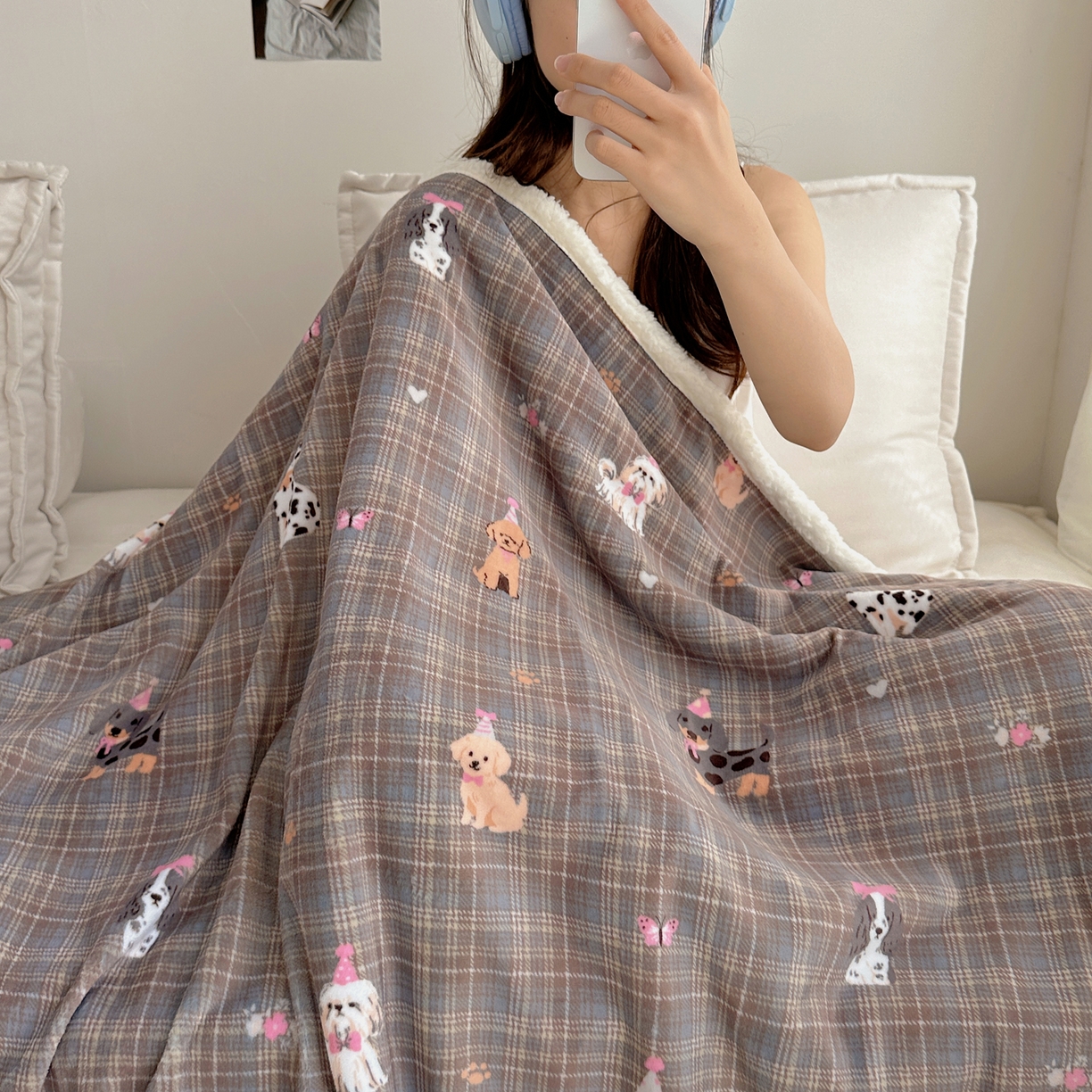 91家纺网 家纺一手货源 找家纺 萝莉家纺 2025新款小清新多功能牛奶绒羊羔绒毛毯毯子午睡毯 波点狗狗