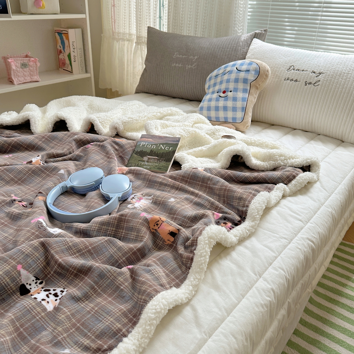 91家纺网 家纺一手货源 找家纺 萝莉家纺 2025新款小清新多功能牛奶绒羊羔绒毛毯毯子午睡毯 波点狗狗