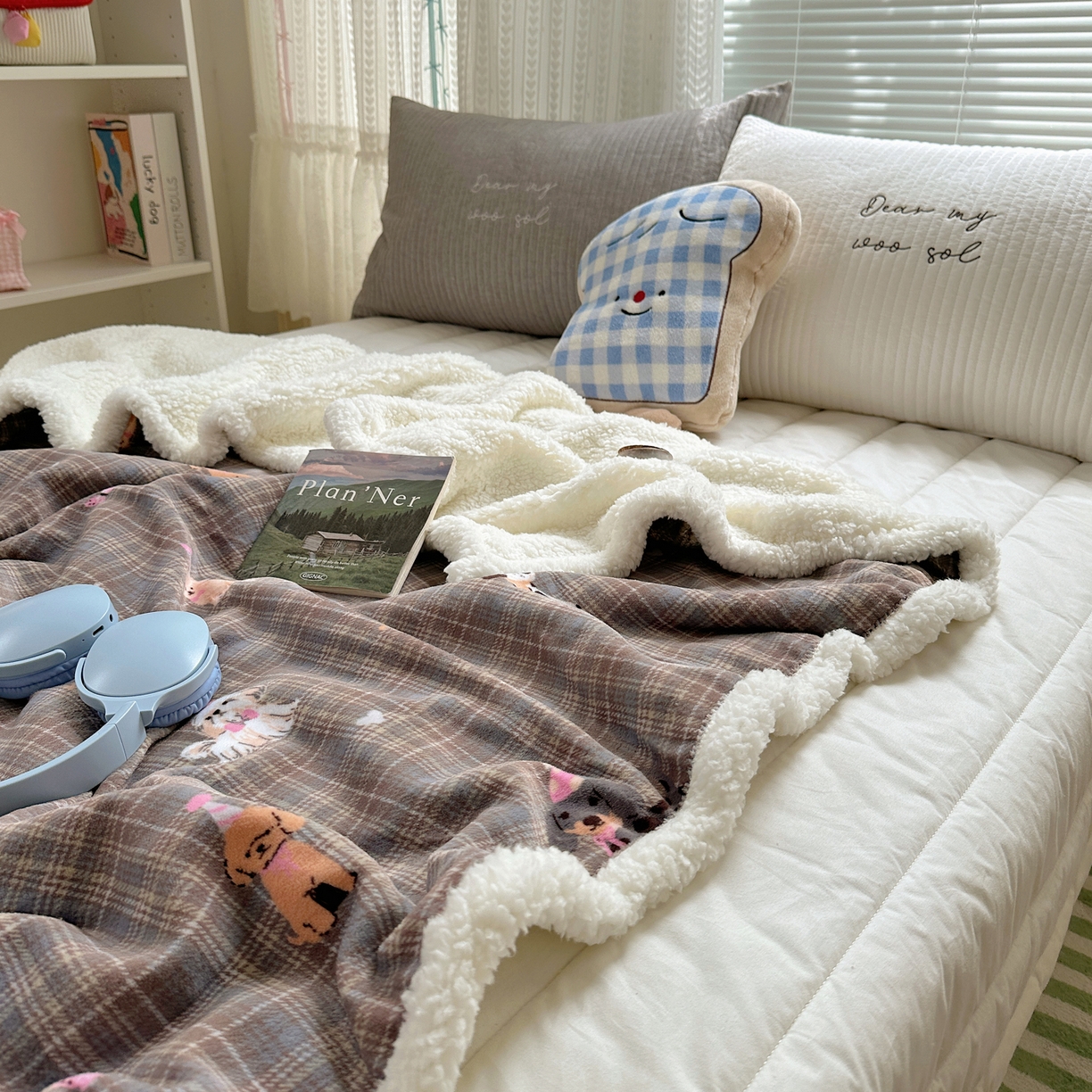 91家纺网 家纺一手货源 找家纺 萝莉家纺 2025新款小清新多功能牛奶绒羊羔绒毛毯毯子午睡毯 波点狗狗