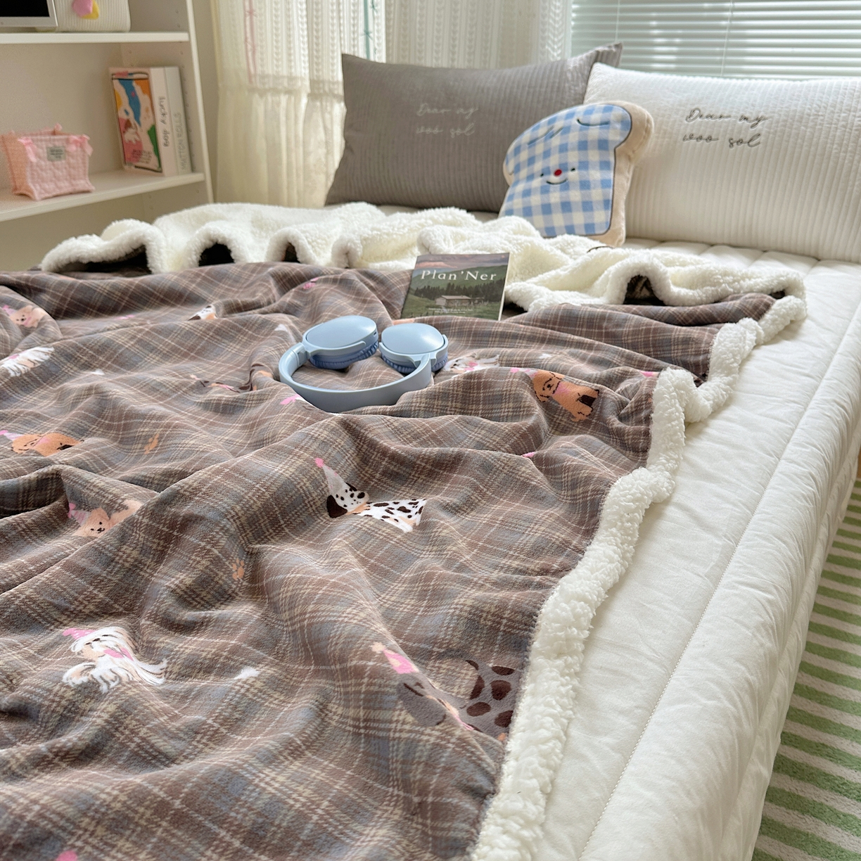 91家纺网 家纺一手货源 找家纺 萝莉家纺 2025新款小清新多功能牛奶绒羊羔绒毛毯毯子午睡毯 波点狗狗