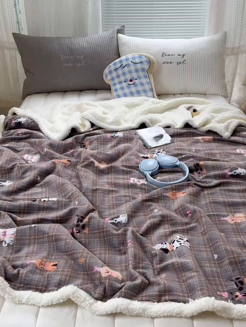 91家纺网 家纺一手货源 找家纺 萝莉家纺 2025新款小清新多功能牛奶绒羊羔绒毛毯毯子午睡毯 波点狗狗