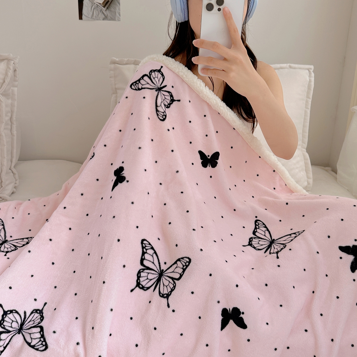 91家纺网 家纺一手货源 找家纺 萝莉家纺 2025新款小清新多功能牛奶绒羊羔绒毛毯毯子午睡毯 黑蝴蝶