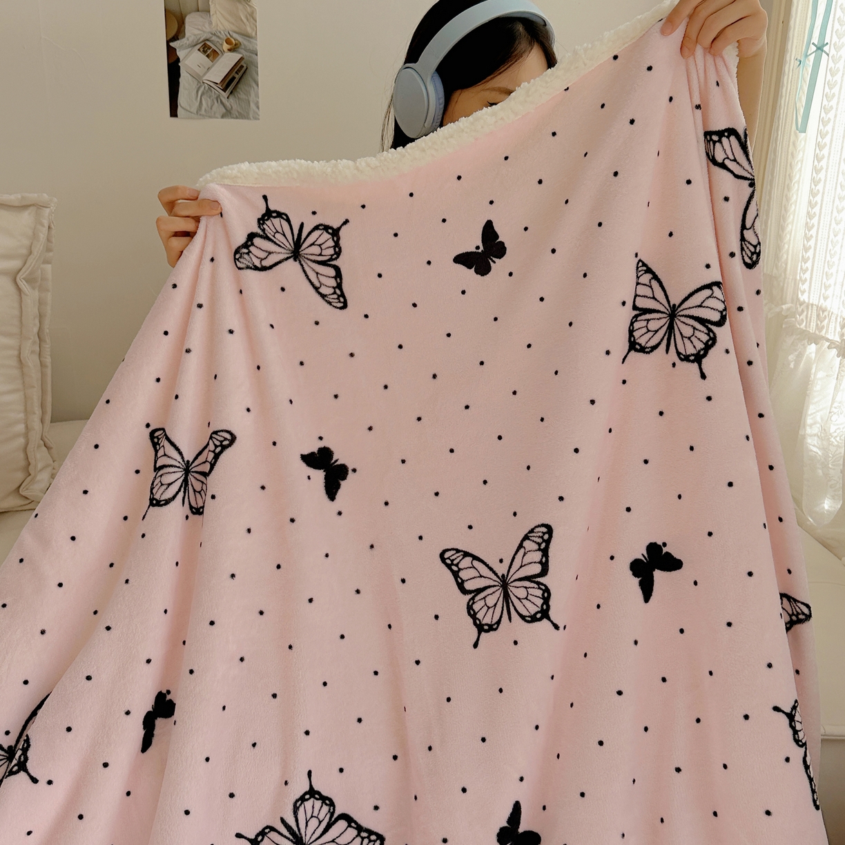 91家纺网 家纺一手货源 找家纺 萝莉家纺 2025新款小清新多功能牛奶绒羊羔绒毛毯毯子午睡毯 黑蝴蝶