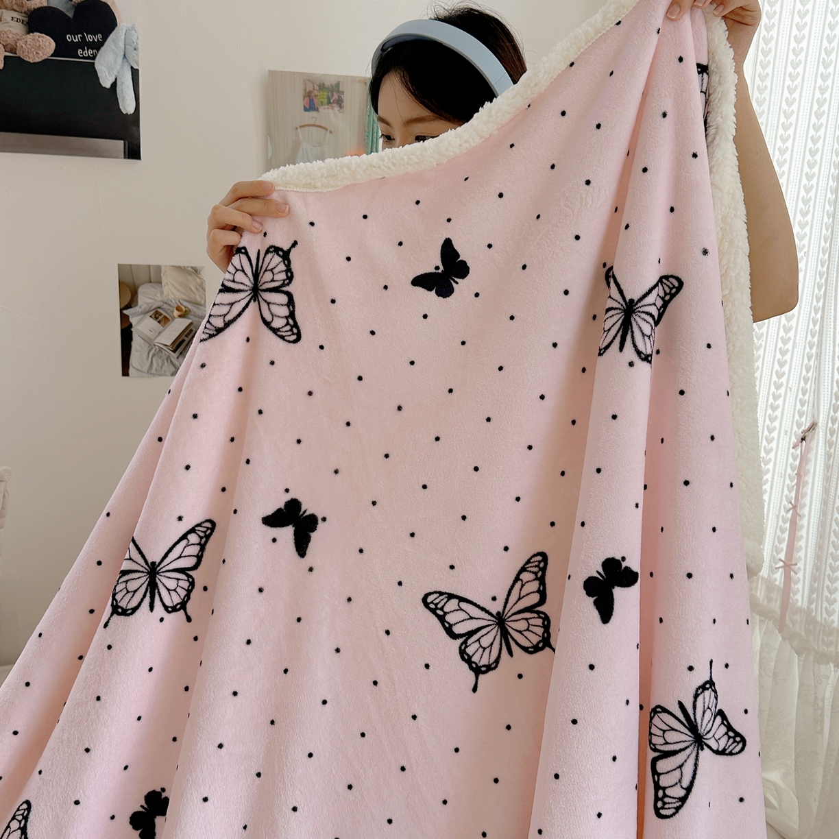 91家纺网 家纺一手货源 找家纺 萝莉家纺 2025新款小清新多功能牛奶绒羊羔绒毛毯毯子午睡毯 黑蝴蝶