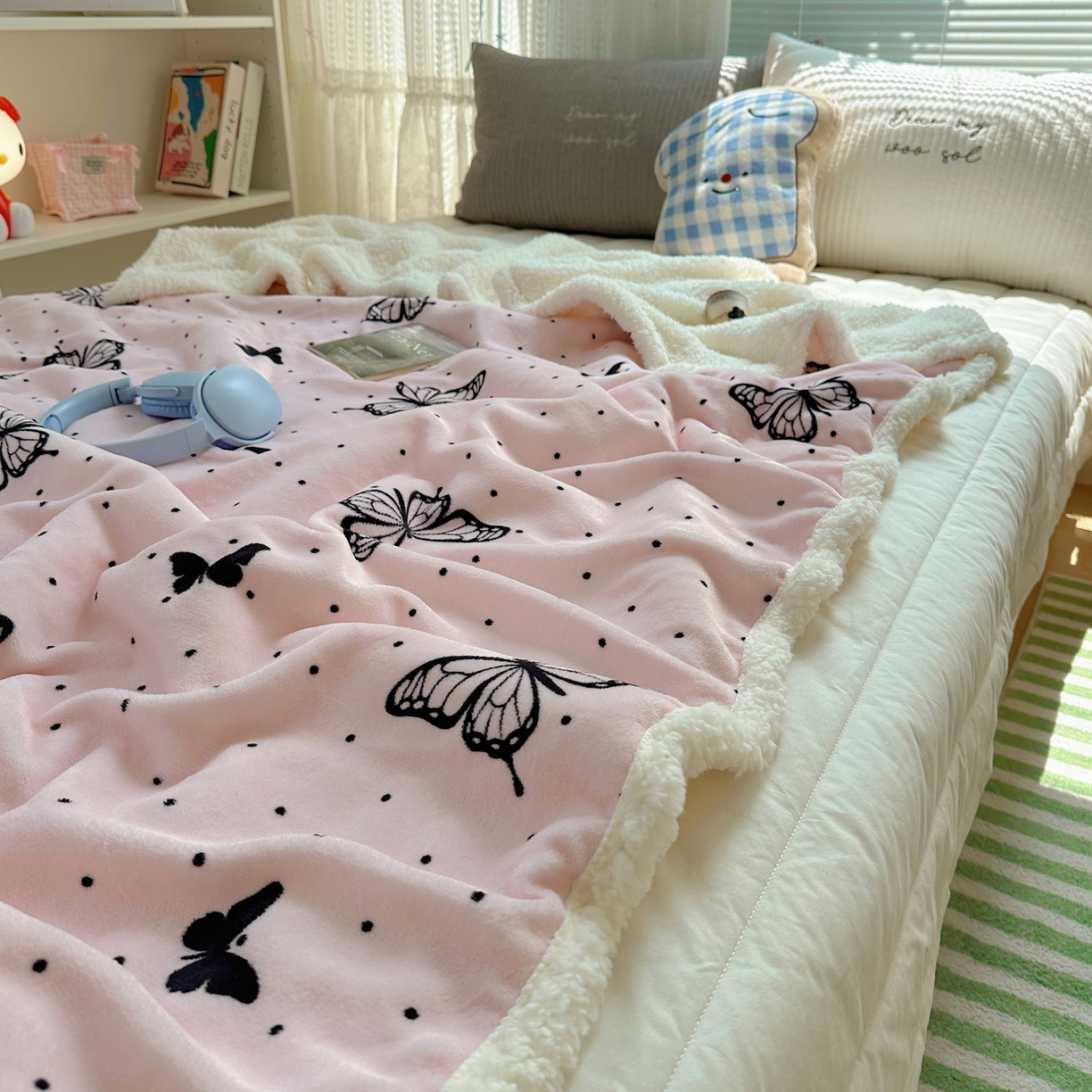 91家纺网 家纺一手货源 找家纺 萝莉家纺 2025新款小清新多功能牛奶绒羊羔绒毛毯毯子午睡毯 黑蝴蝶