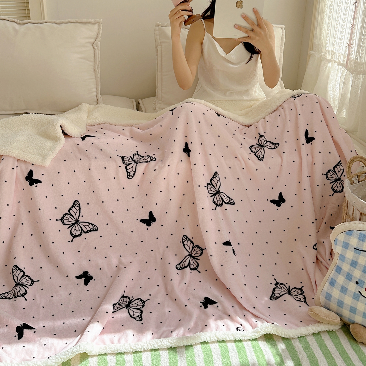91家纺网 家纺一手货源 找家纺 萝莉家纺 2025新款小清新多功能牛奶绒羊羔绒毛毯毯子午睡毯 黑蝴蝶