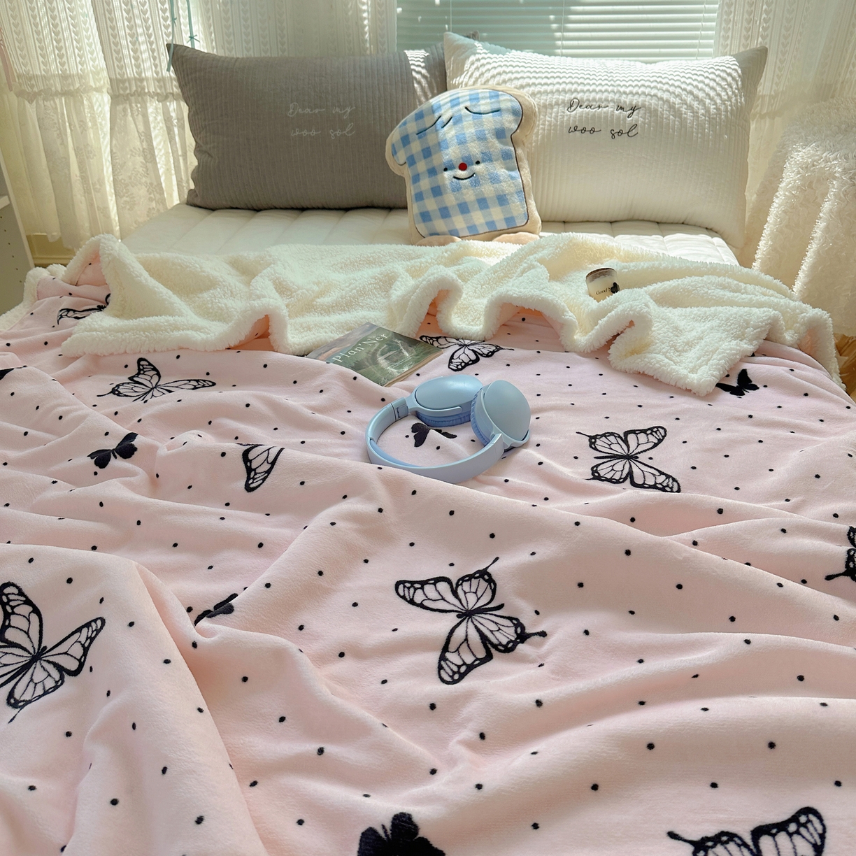 91家纺网 家纺一手货源 找家纺 萝莉家纺 2025新款小清新多功能牛奶绒羊羔绒毛毯毯子午睡毯 黑蝴蝶