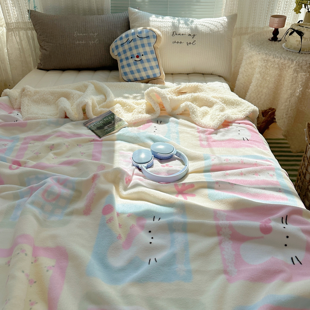 91家纺网 家纺一手货源 找家纺 萝莉家纺 2025新款小清新多功能牛奶绒羊羔绒毛毯毯子午睡毯 蝴蝶结兔