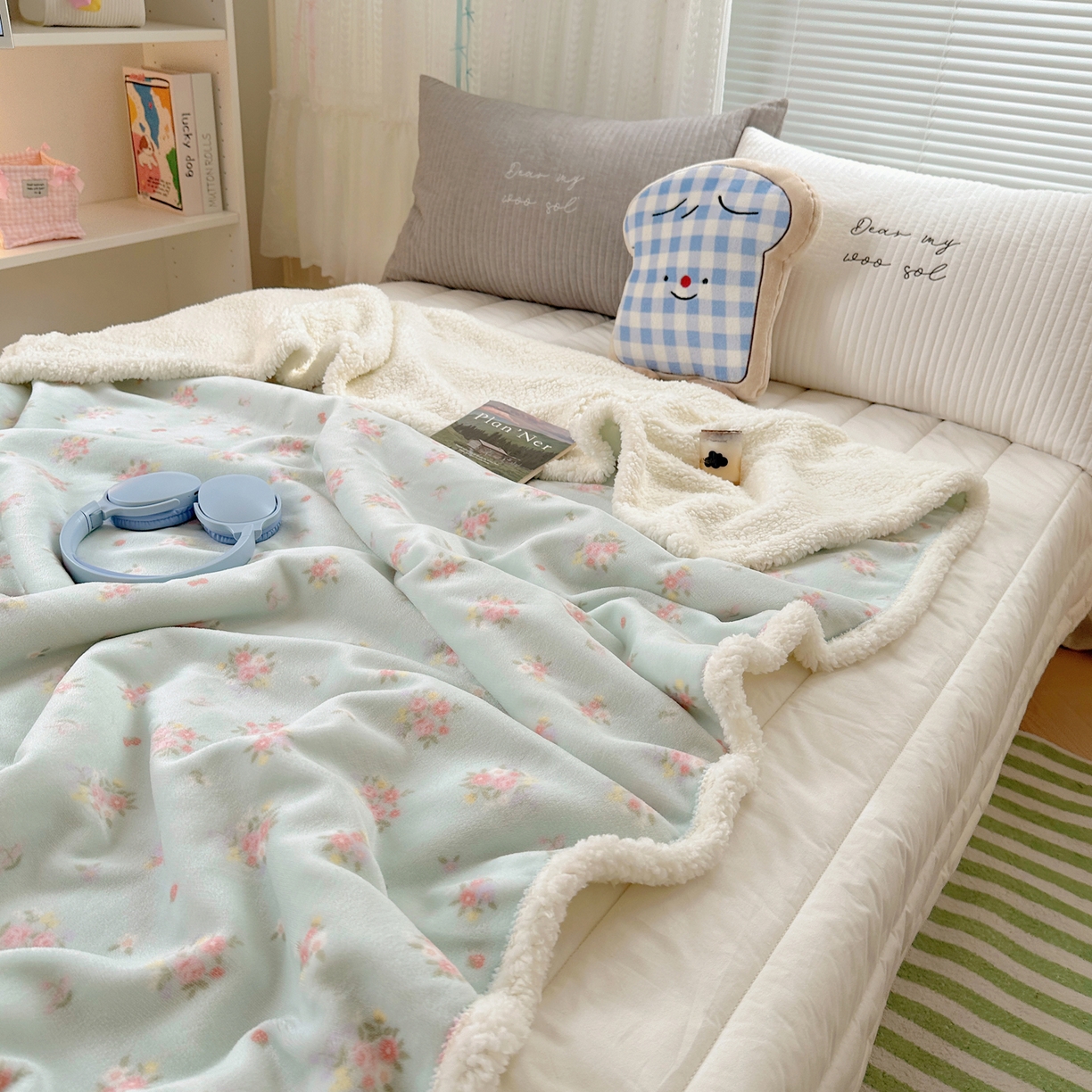 91家纺网 家纺一手货源 找家纺 萝莉家纺 2025新款小清新多功能牛奶绒羊羔绒毛毯毯子午睡毯 花晓绿