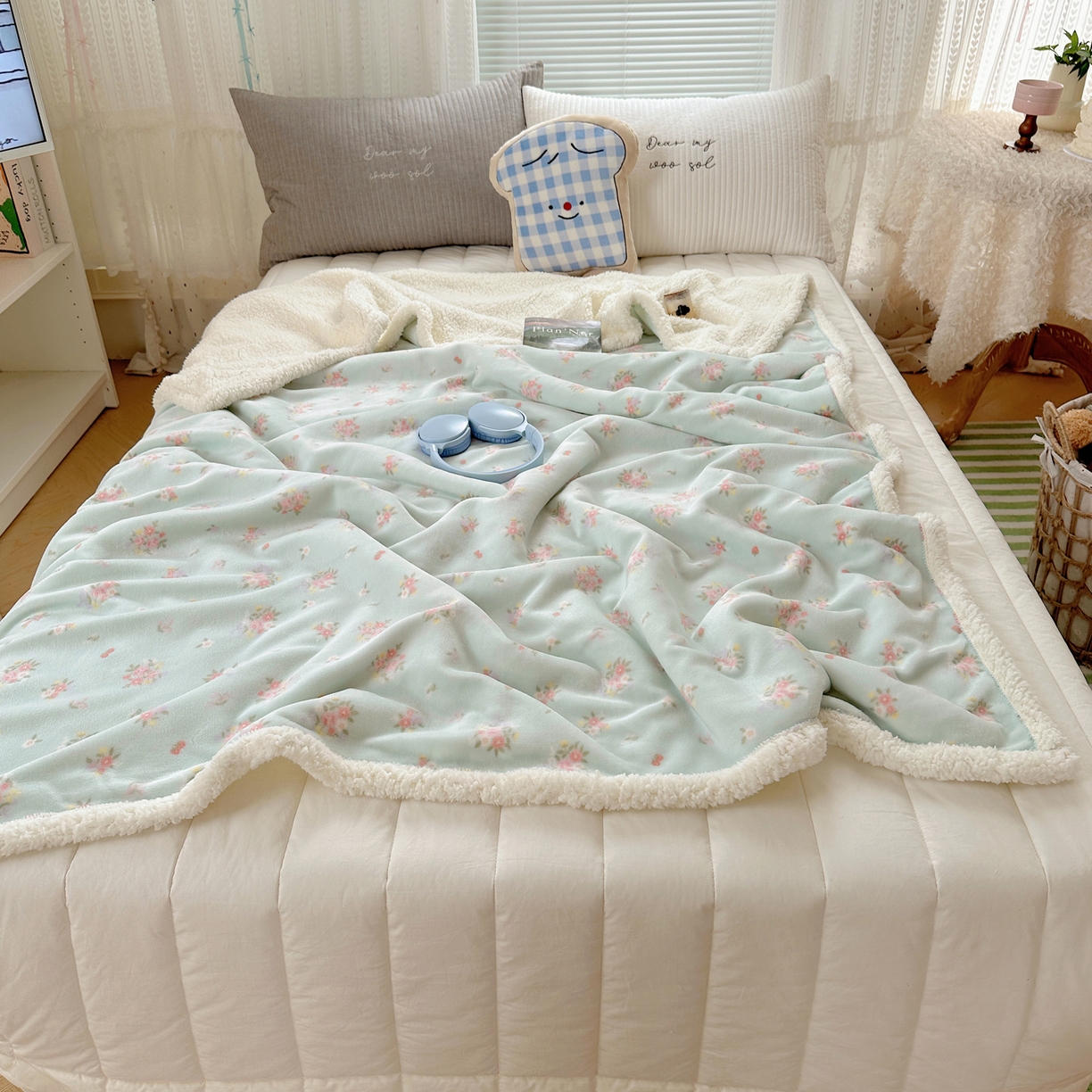 91家纺网 家纺一手货源 找家纺 萝莉家纺 2025新款小清新多功能牛奶绒羊羔绒毛毯毯子午睡毯 花晓绿