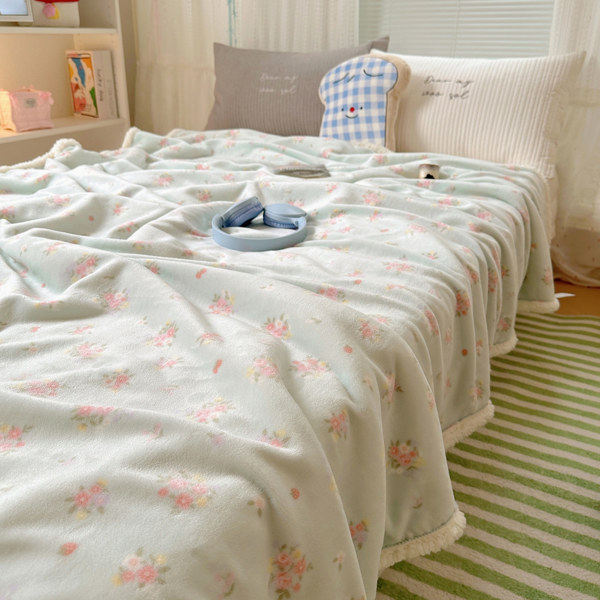 91家纺网 家纺一手货源 找家纺 萝莉家纺 2025新款小清新多功能牛奶绒羊羔绒毛毯毯子午睡毯 花晓绿