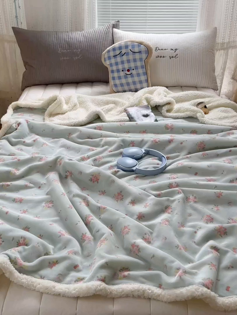 91家纺网 家纺一手货源 找家纺 萝莉家纺 2025新款小清新多功能牛奶绒羊羔绒毛毯毯子午睡毯 花晓绿