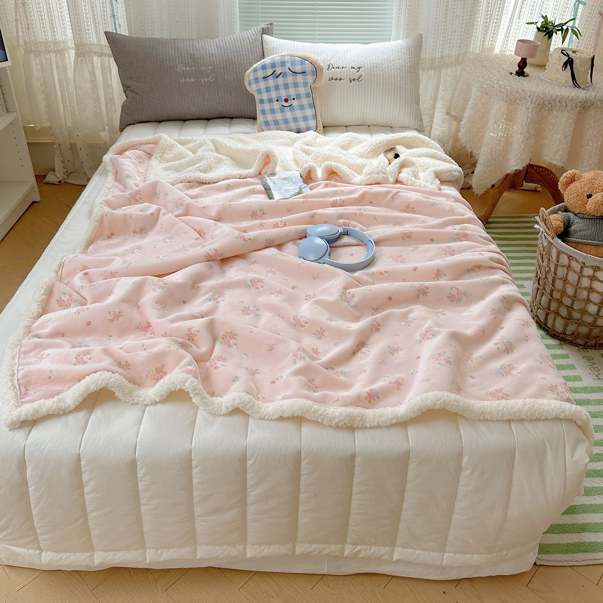 91家纺网 家纺一手货源 找家纺 萝莉家纺 2025新款小清新多功能牛奶绒羊羔绒毛毯毯子午睡毯 花晓玉