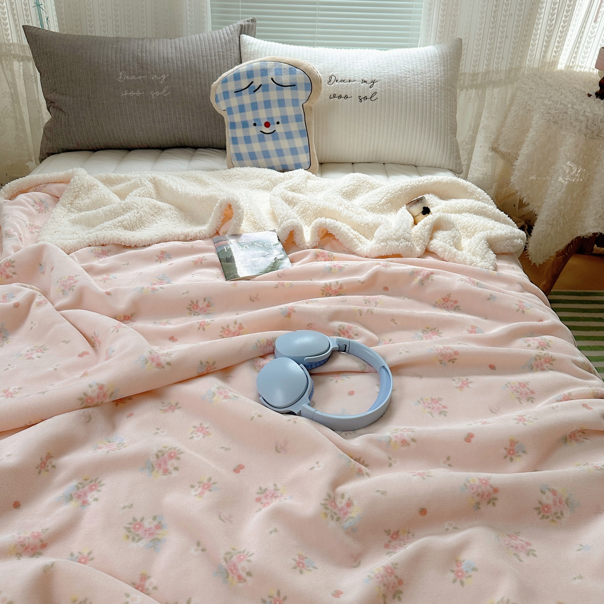 91家纺网 家纺一手货源 找家纺 萝莉家纺 2025新款小清新多功能牛奶绒羊羔绒毛毯毯子午睡毯 花晓玉