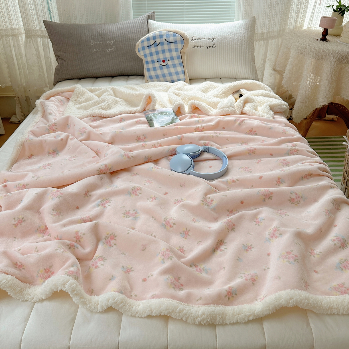 91家纺网 家纺一手货源 找家纺 萝莉家纺 2025新款小清新多功能牛奶绒羊羔绒毛毯毯子午睡毯 花晓玉