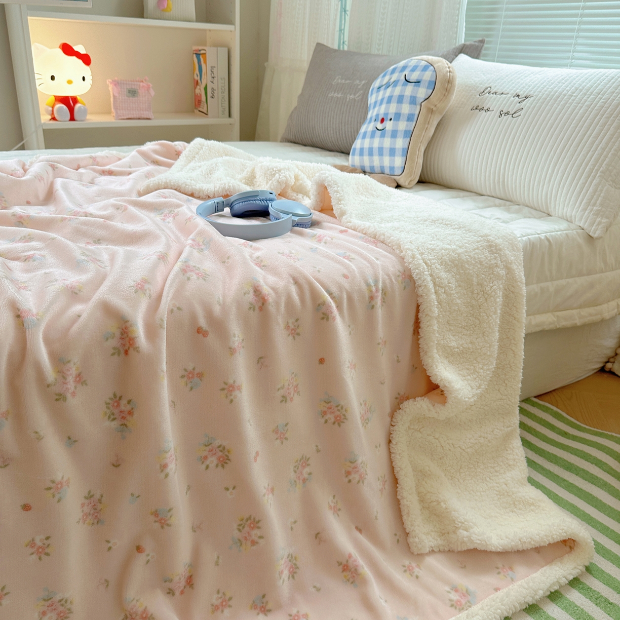 91家纺网 家纺一手货源 找家纺 萝莉家纺 2025新款小清新多功能牛奶绒羊羔绒毛毯毯子午睡毯 花晓玉