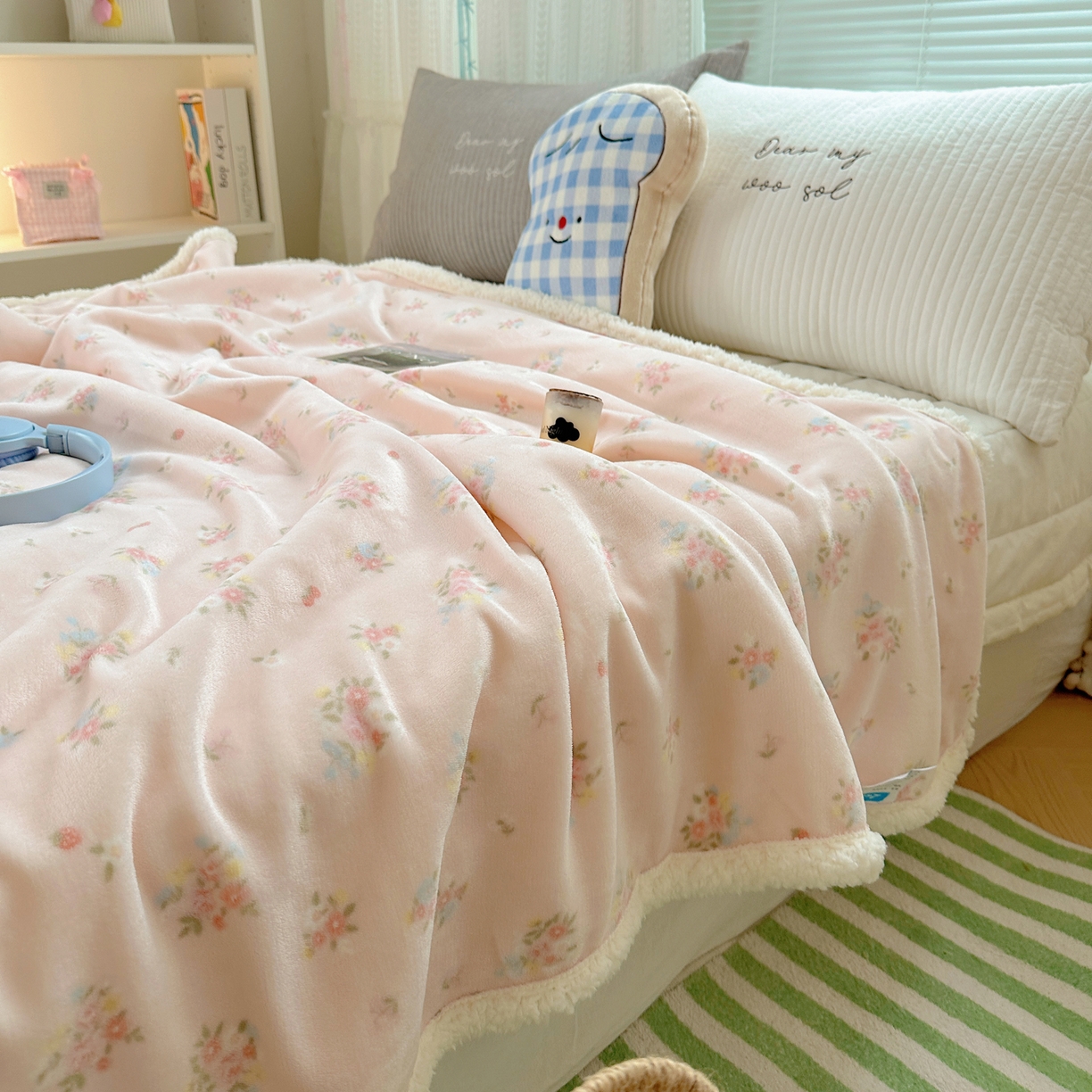 91家纺网 家纺一手货源 找家纺 萝莉家纺 2025新款小清新多功能牛奶绒羊羔绒毛毯毯子午睡毯 花晓玉