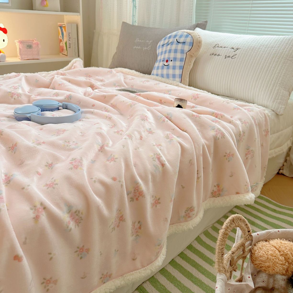 91家纺网 家纺一手货源 找家纺 萝莉家纺 2025新款小清新多功能牛奶绒羊羔绒毛毯毯子午睡毯 花晓玉