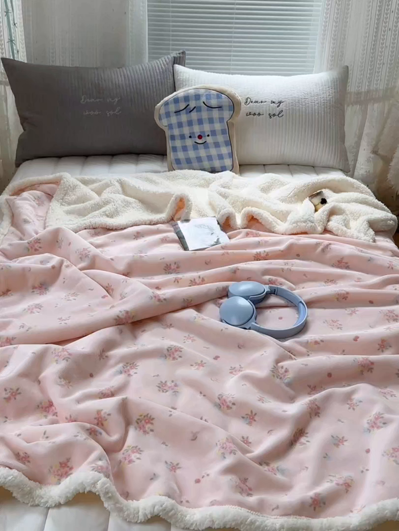 91家纺网 家纺一手货源 找家纺 萝莉家纺 2025新款小清新多功能牛奶绒羊羔绒毛毯毯子午睡毯 花晓玉