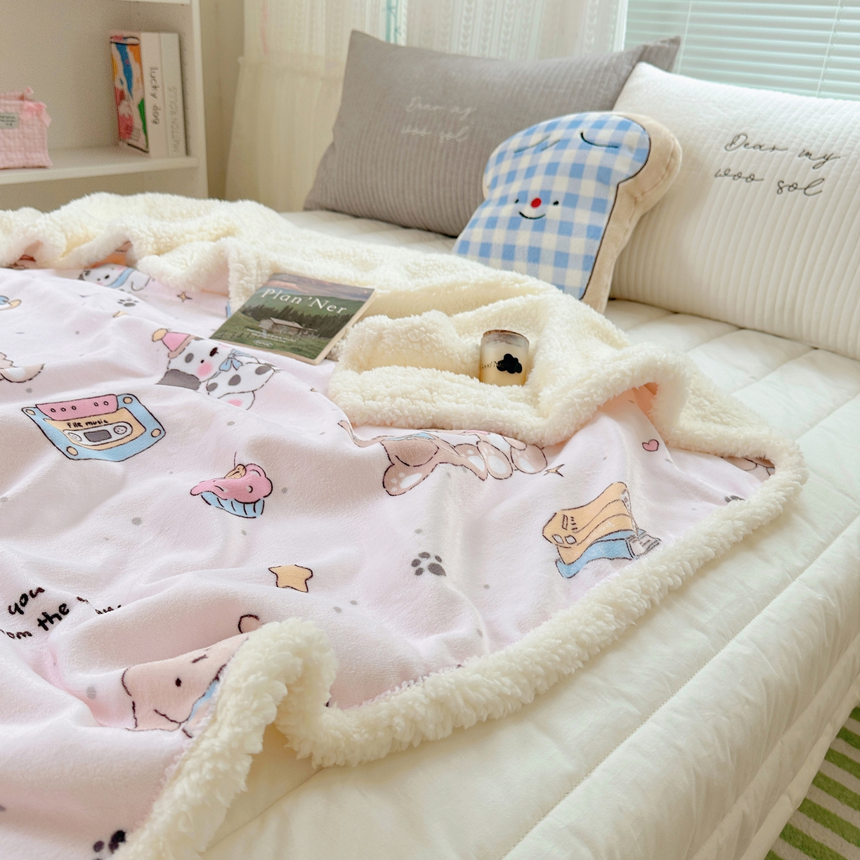 91家纺网 家纺一手货源 找家纺 萝莉家纺 2025新款小清新多功能牛奶绒羊羔绒毛毯毯子午睡毯 欢乐熊