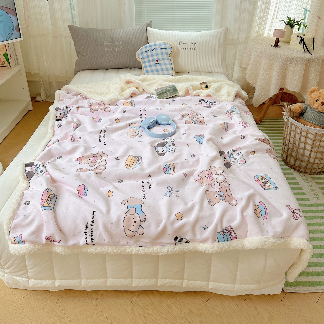 91家纺网 家纺一手货源 找家纺 萝莉家纺 2025新款小清新多功能牛奶绒羊羔绒毛毯毯子午睡毯 欢乐熊