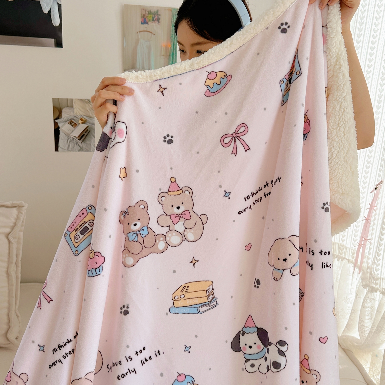 91家纺网 家纺一手货源 找家纺 萝莉家纺 2025新款小清新多功能牛奶绒羊羔绒毛毯毯子午睡毯 欢乐熊