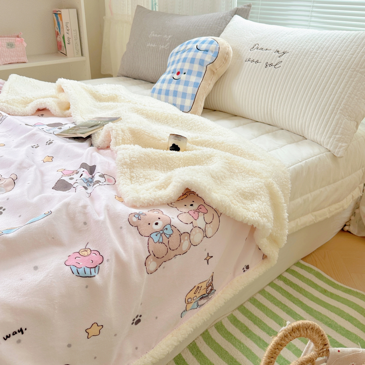 91家纺网 家纺一手货源 找家纺 萝莉家纺 2025新款小清新多功能牛奶绒羊羔绒毛毯毯子午睡毯 欢乐熊