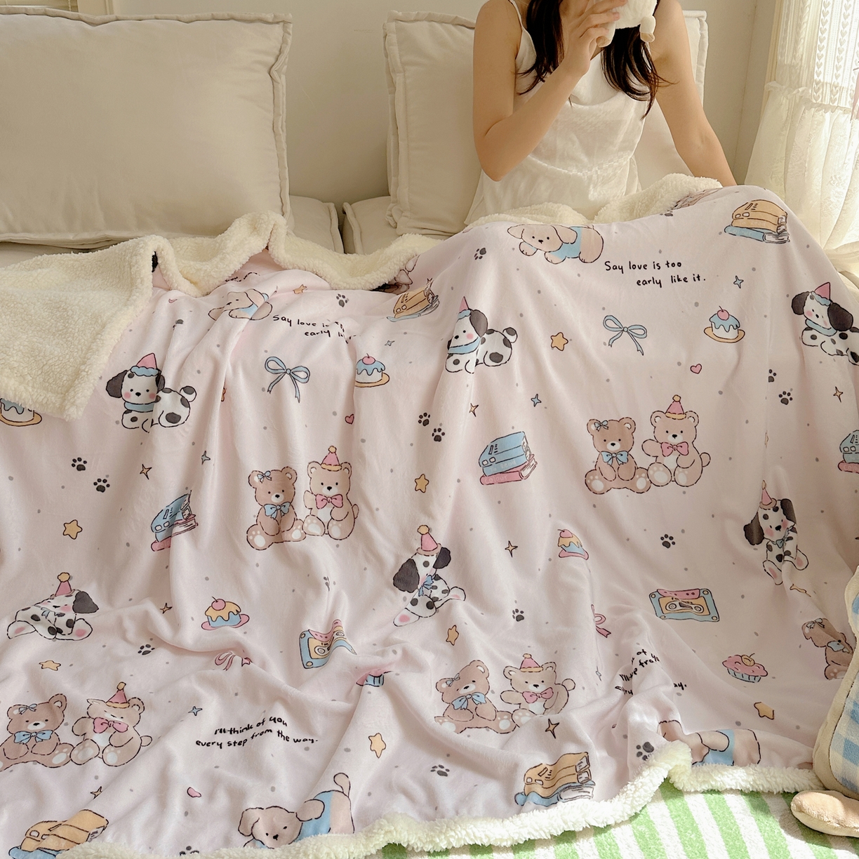 91家纺网 家纺一手货源 找家纺 萝莉家纺 2025新款小清新多功能牛奶绒羊羔绒毛毯毯子午睡毯 欢乐熊