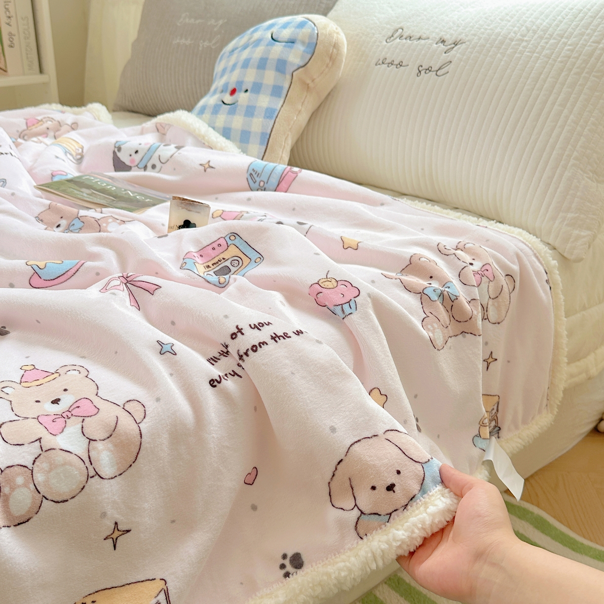 91家纺网 家纺一手货源 找家纺 萝莉家纺 2025新款小清新多功能牛奶绒羊羔绒毛毯毯子午睡毯 欢乐熊