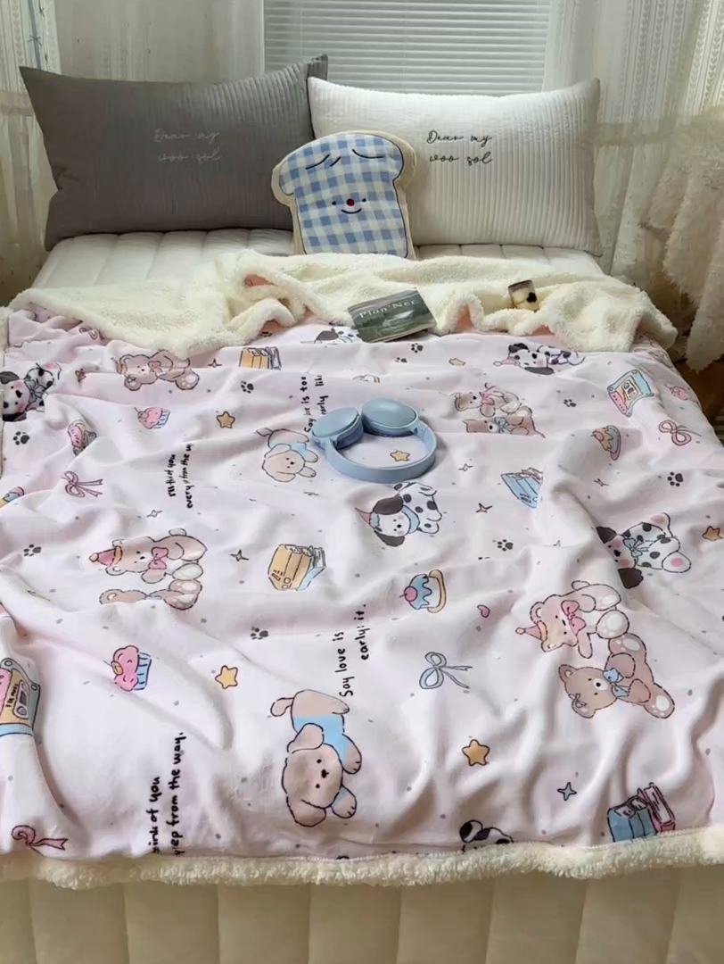 91家纺网 家纺一手货源 找家纺 萝莉家纺 2025新款小清新多功能牛奶绒羊羔绒毛毯毯子午睡毯 欢乐熊