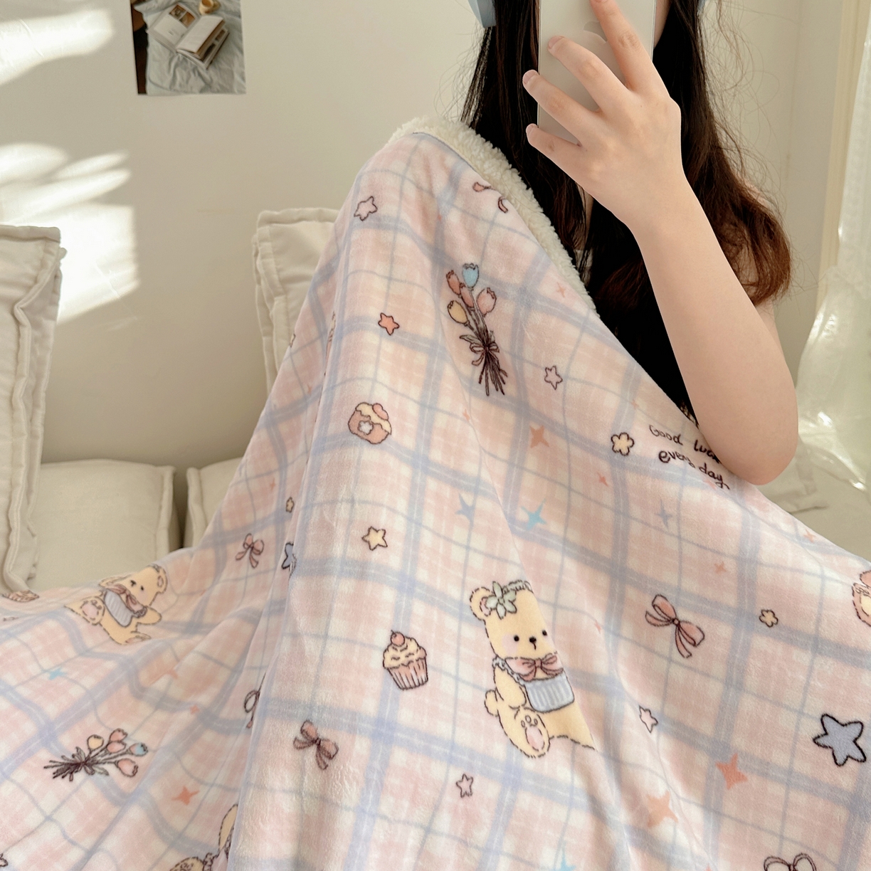 91家纺网 家纺一手货源 找家纺 萝莉家纺 2025新款小清新多功能牛奶绒羊羔绒毛毯毯子午睡毯 咖啡熊