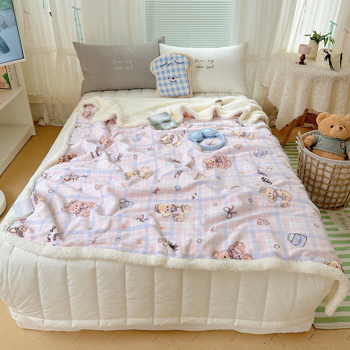 91家纺网 家纺一手货源 找家纺 萝莉家纺 2025新款小清新多功能牛奶绒羊羔绒毛毯毯子午睡毯 咖啡熊