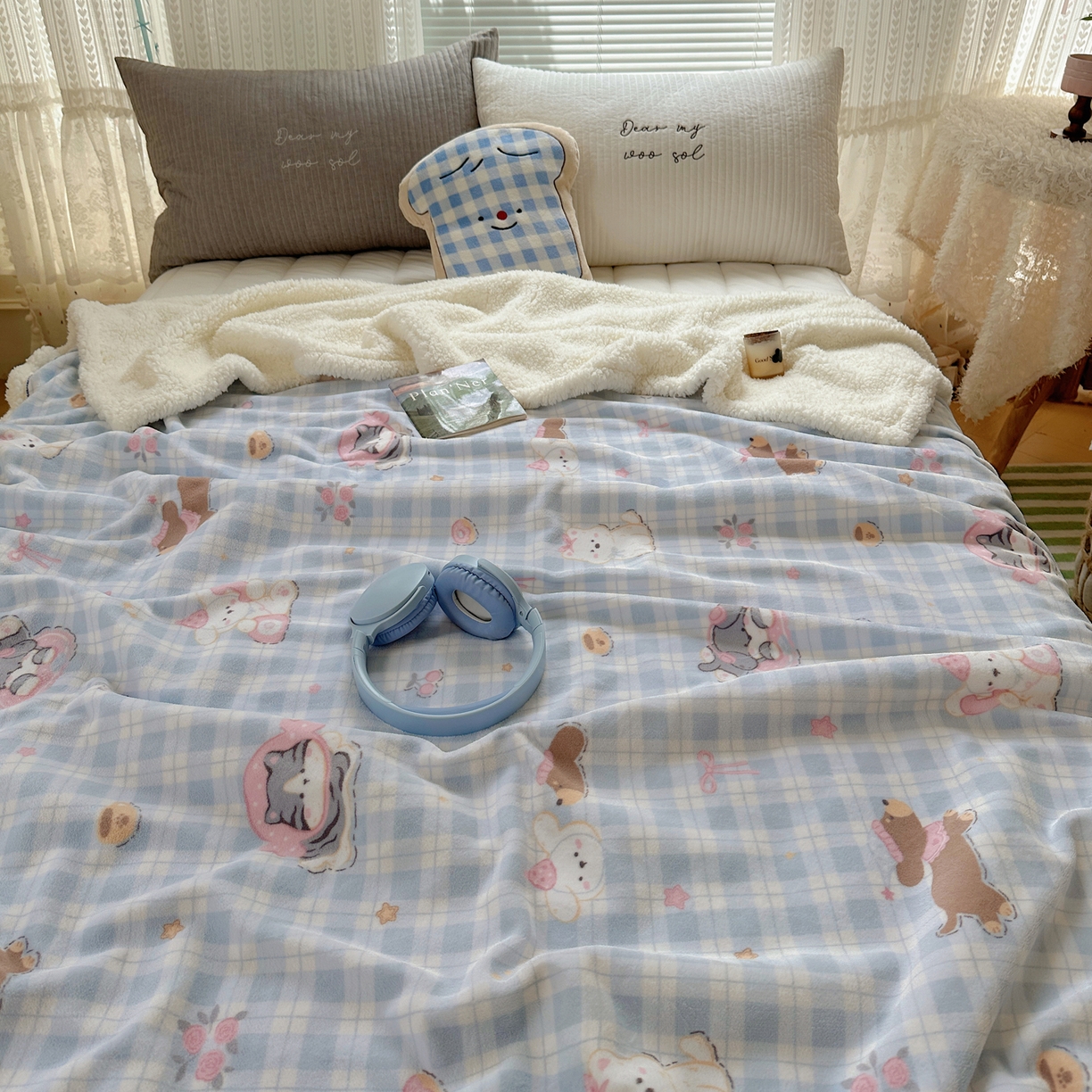 91家纺网 家纺一手货源 找家纺 萝莉家纺 2025新款小清新多功能牛奶绒羊羔绒毛毯毯子午睡毯 猫狗一家