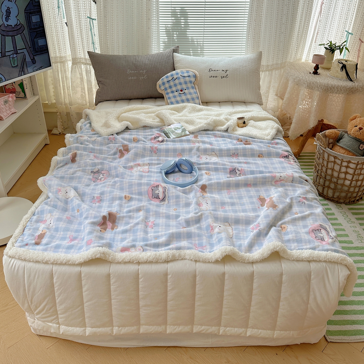 91家纺网 家纺一手货源 找家纺 萝莉家纺 2025新款小清新多功能牛奶绒羊羔绒毛毯毯子午睡毯 猫狗一家