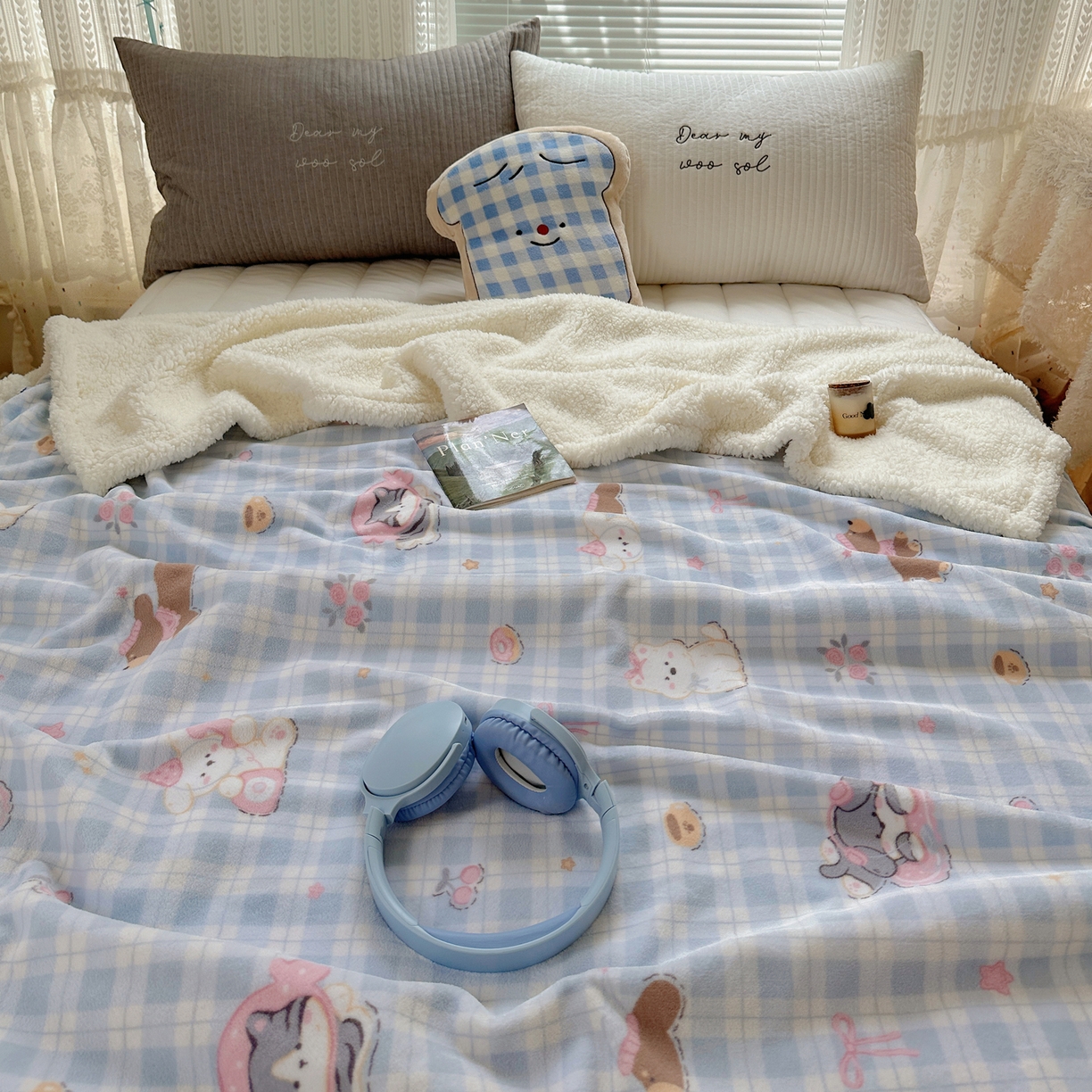 91家纺网 家纺一手货源 找家纺 萝莉家纺 2025新款小清新多功能牛奶绒羊羔绒毛毯毯子午睡毯 猫狗一家