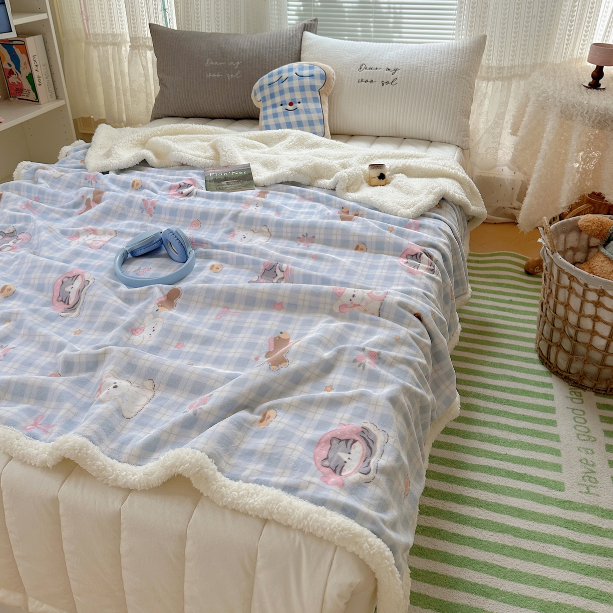 91家纺网 家纺一手货源 找家纺 萝莉家纺 2025新款小清新多功能牛奶绒羊羔绒毛毯毯子午睡毯 猫狗一家