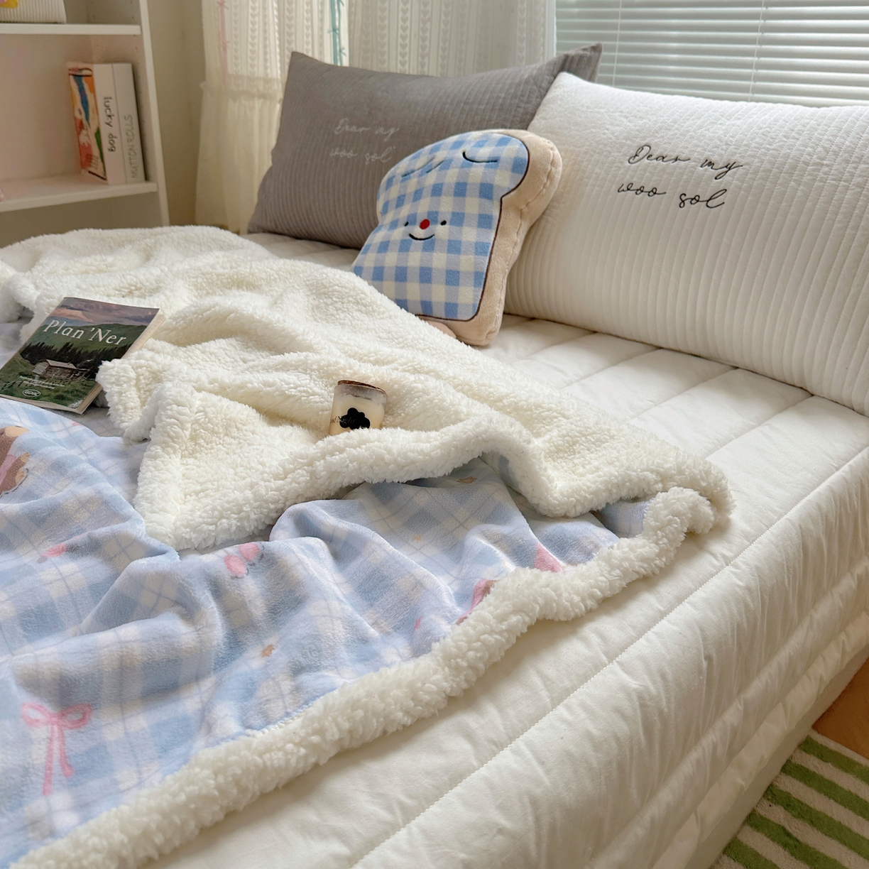 91家纺网 家纺一手货源 找家纺 萝莉家纺 2025新款小清新多功能牛奶绒羊羔绒毛毯毯子午睡毯 猫狗一家