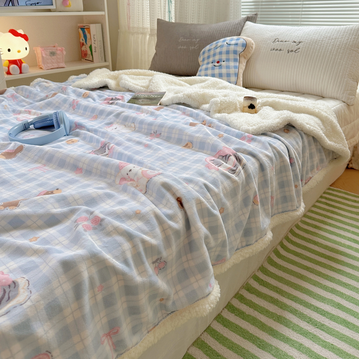 91家纺网 家纺一手货源 找家纺 萝莉家纺 2025新款小清新多功能牛奶绒羊羔绒毛毯毯子午睡毯 猫狗一家