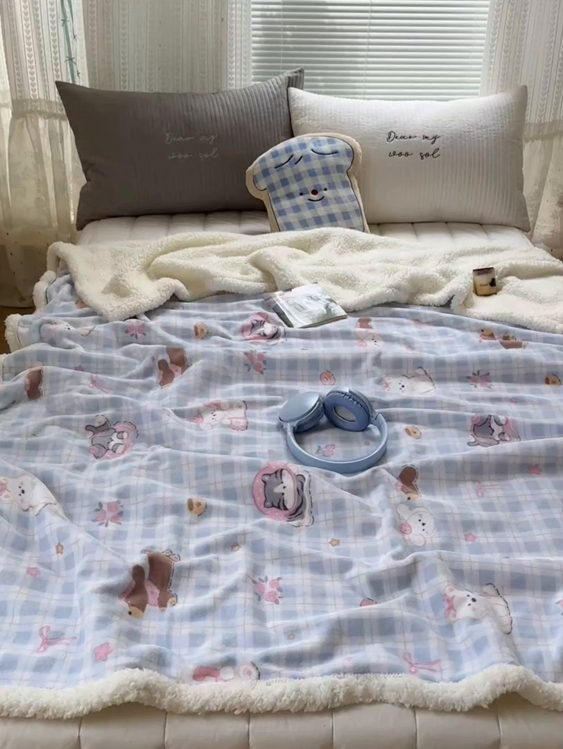 91家纺网 家纺一手货源 找家纺 萝莉家纺 2025新款小清新多功能牛奶绒羊羔绒毛毯毯子午睡毯 猫狗一家