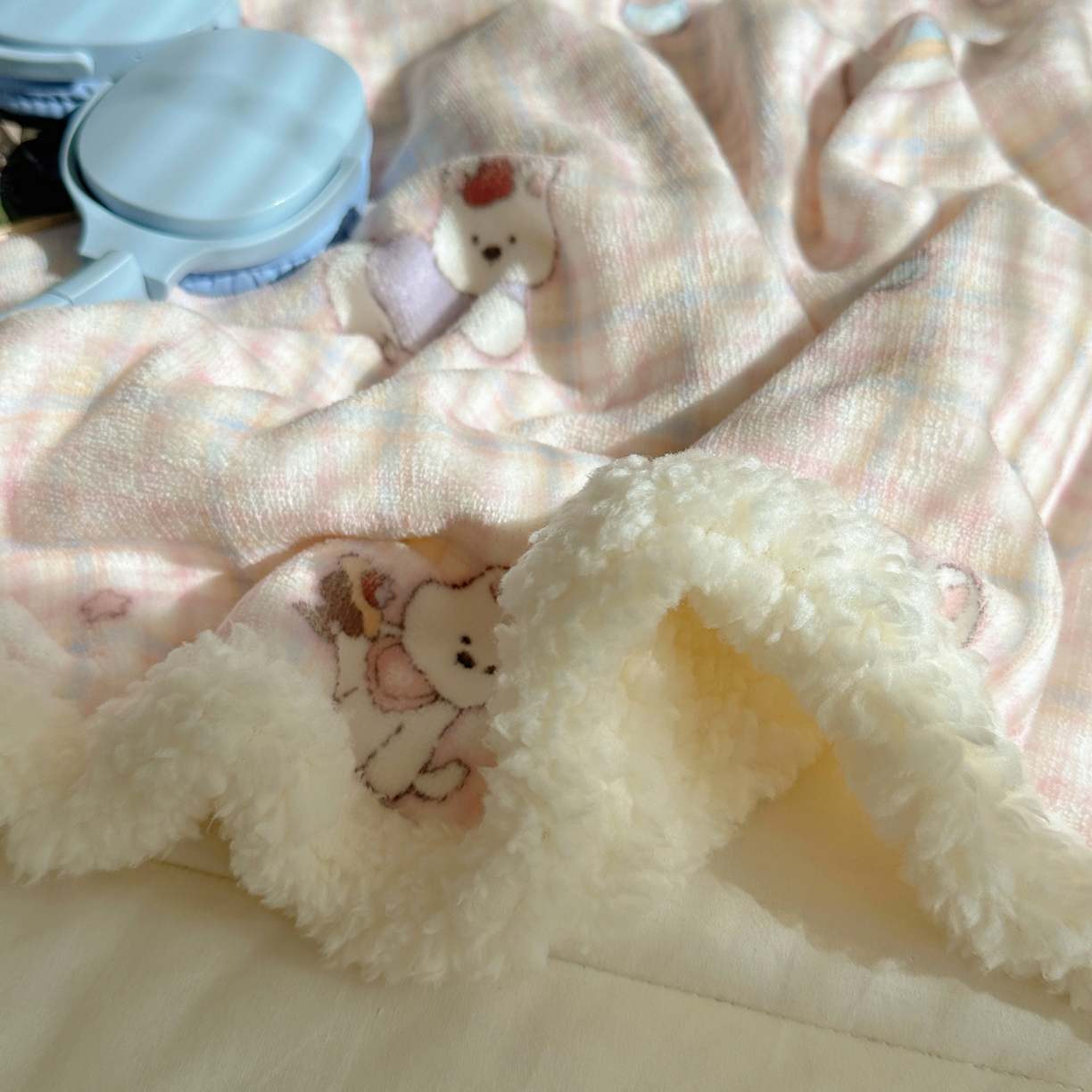 91家纺网 家纺一手货源 找家纺 萝莉家纺 2025新款小清新多功能牛奶绒羊羔绒毛毯毯子午睡毯 萌宠小屋