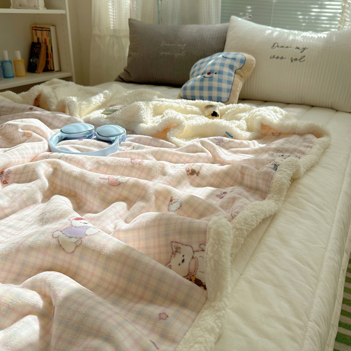 91家纺网 家纺一手货源 找家纺 萝莉家纺 2025新款小清新多功能牛奶绒羊羔绒毛毯毯子午睡毯 萌宠小屋